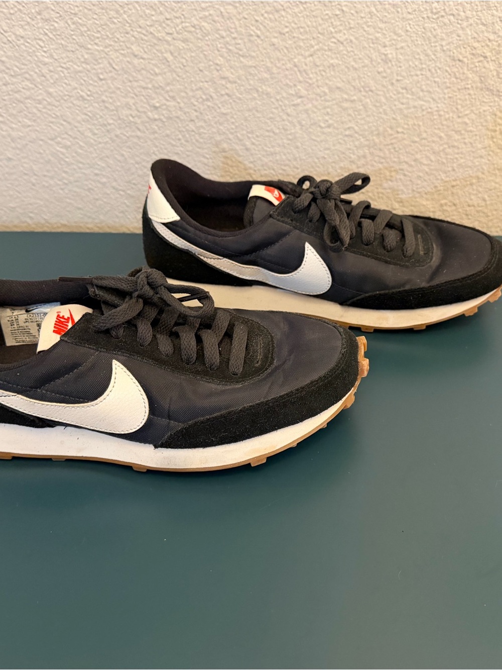 Nike Women’s Daybreak waffle bottom, Black and White Trainer Sneakers